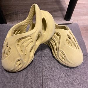 YEEZY FOAM RUNNERS ( Toddler )